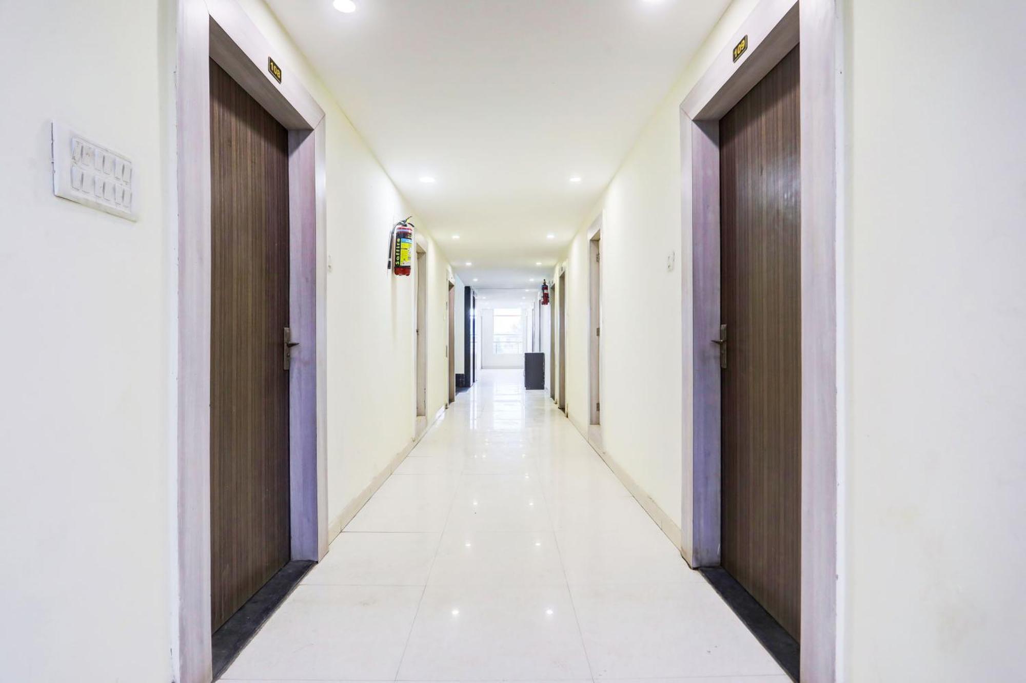 Super Townhouse Hoshangabad Road Near Aashima Mall Samarda Kaliāsot 外观 照片