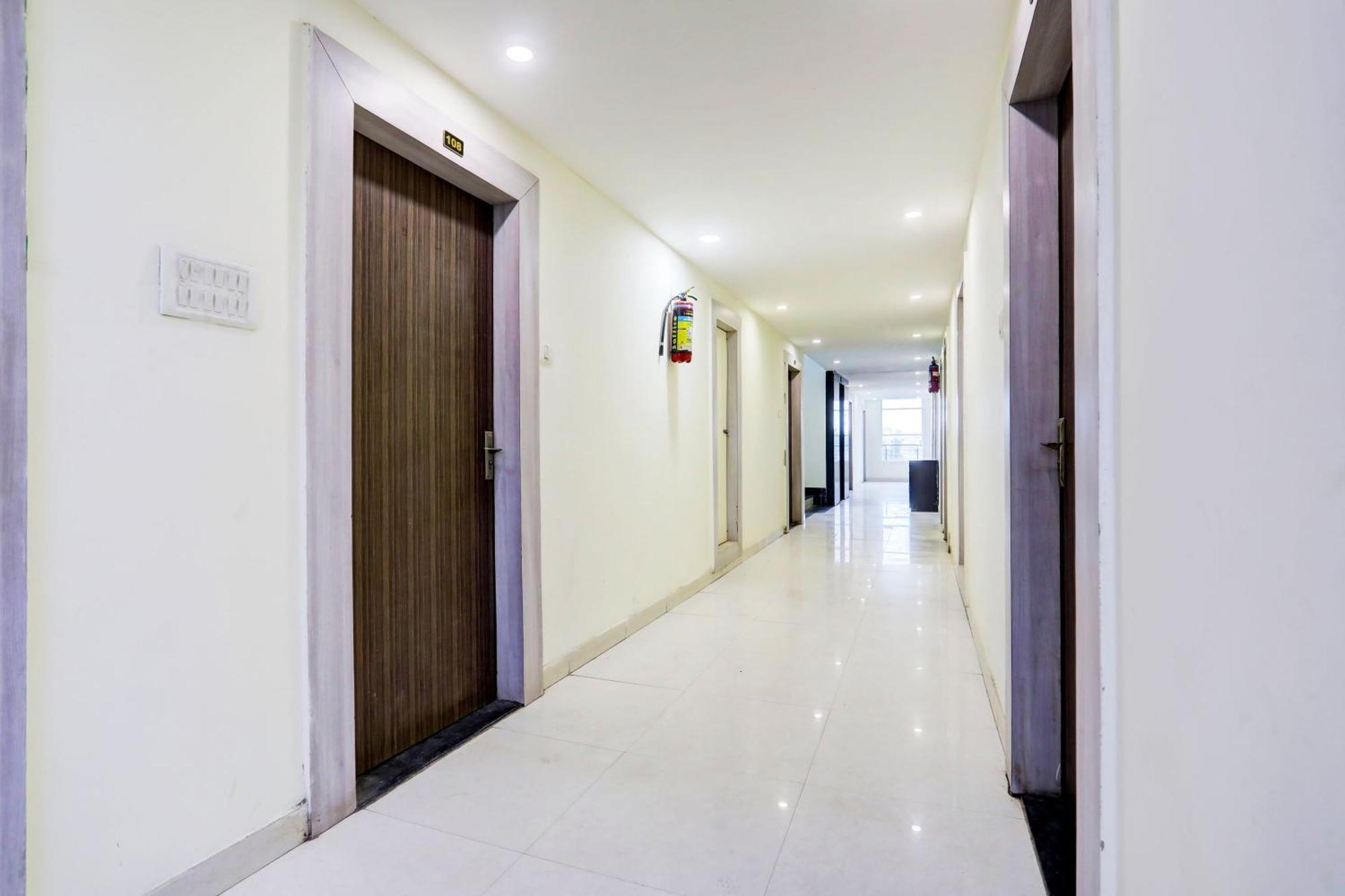 Super Townhouse Hoshangabad Road Near Aashima Mall Samarda Kaliāsot 外观 照片