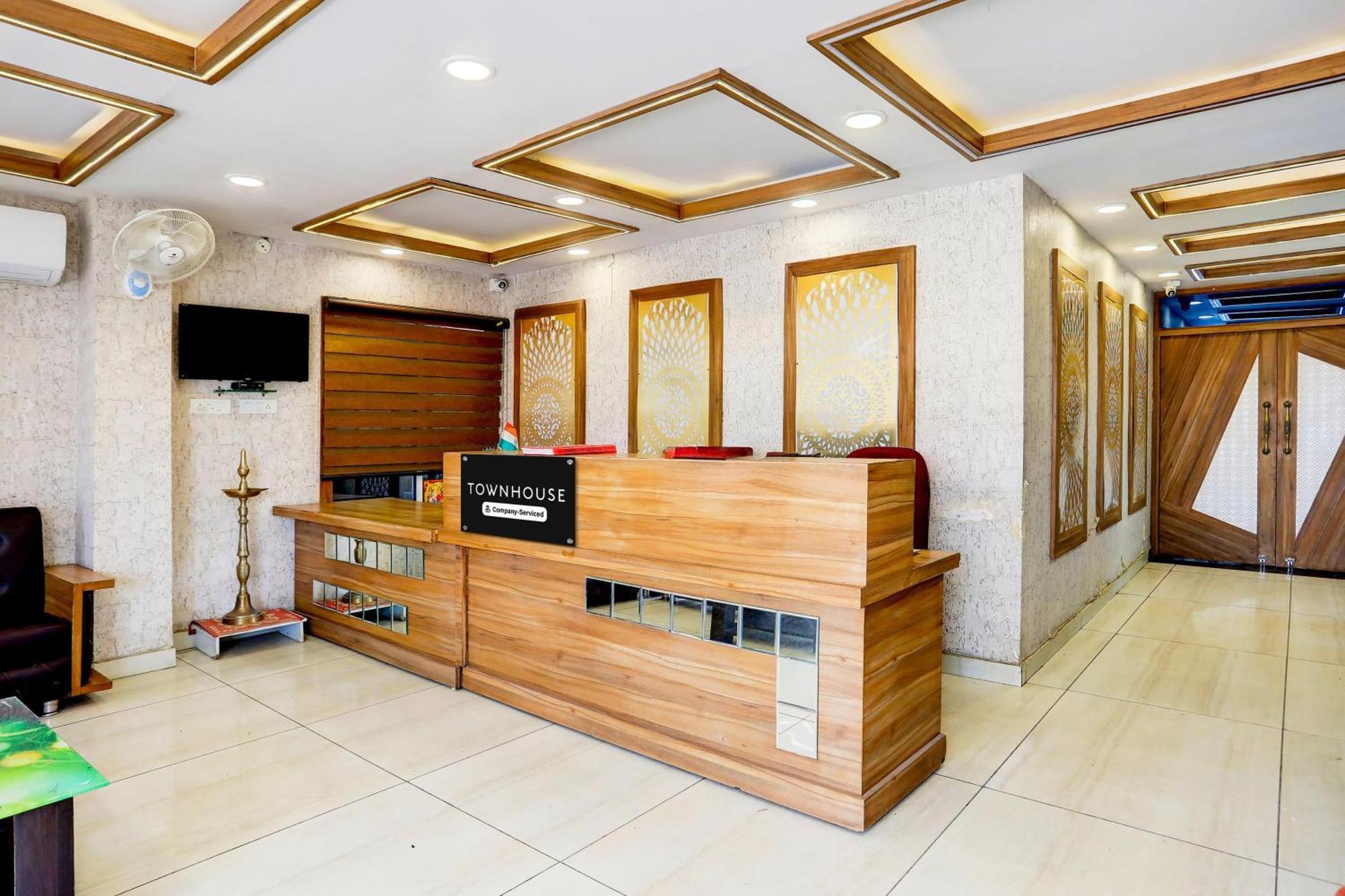 Super Townhouse Hoshangabad Road Near Aashima Mall Samarda Kaliāsot 外观 照片
