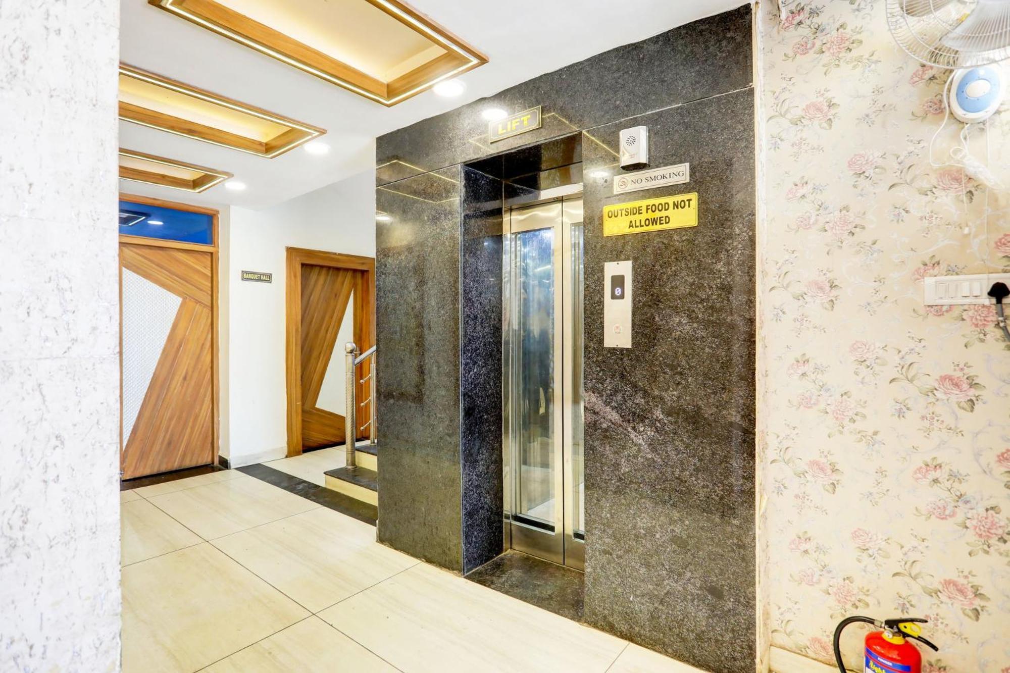 Super Townhouse Hoshangabad Road Near Aashima Mall Samarda Kaliāsot 外观 照片
