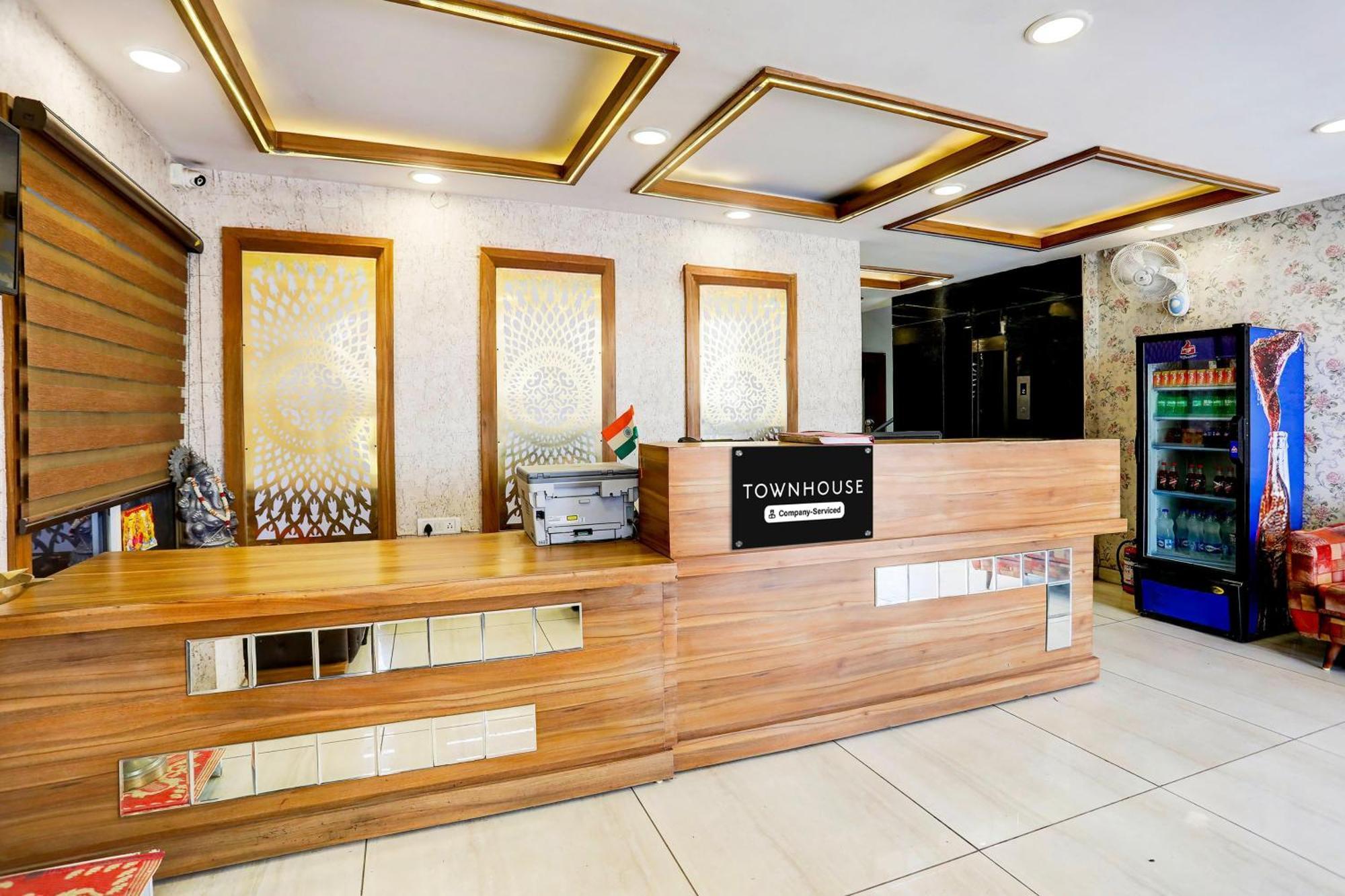Super Townhouse Hoshangabad Road Near Aashima Mall Samarda Kaliāsot 外观 照片